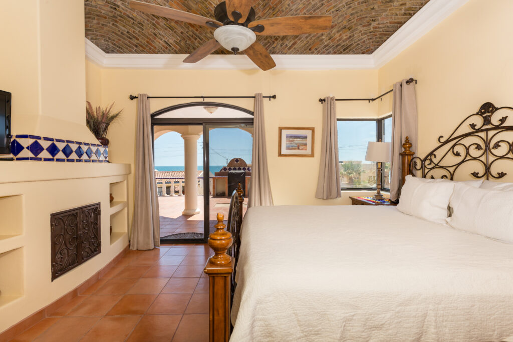 Guest bedroom with ensuite bathroom in ¼ share home Las Conchas Rocky Point